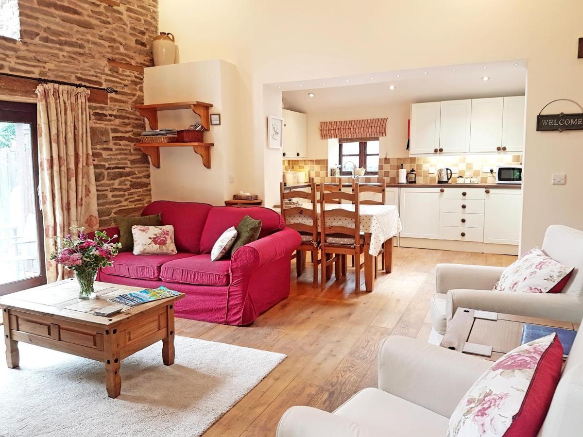 River Cottage@Cwm Mill - Riverside Family Holidays In The Black Mountains Херфорд Екстериор снимка