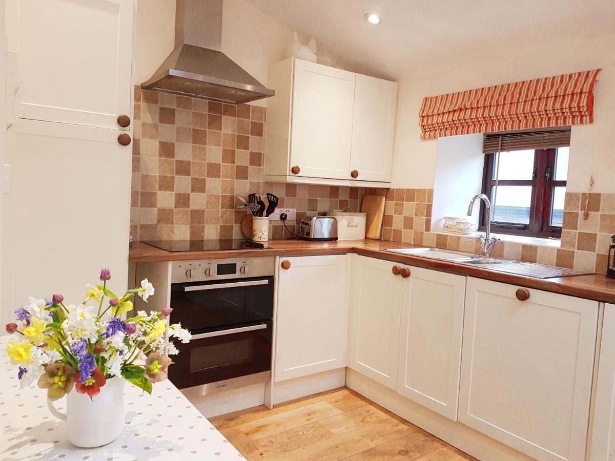 River Cottage@Cwm Mill - Riverside Family Holidays In The Black Mountains Херфорд Екстериор снимка
