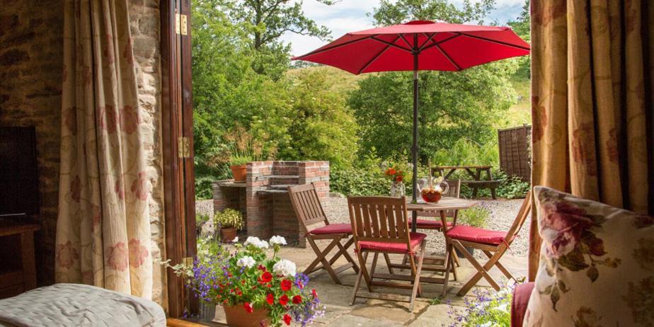 River Cottage@Cwm Mill - Riverside Family Holidays In The Black Mountains Херфорд Екстериор снимка
